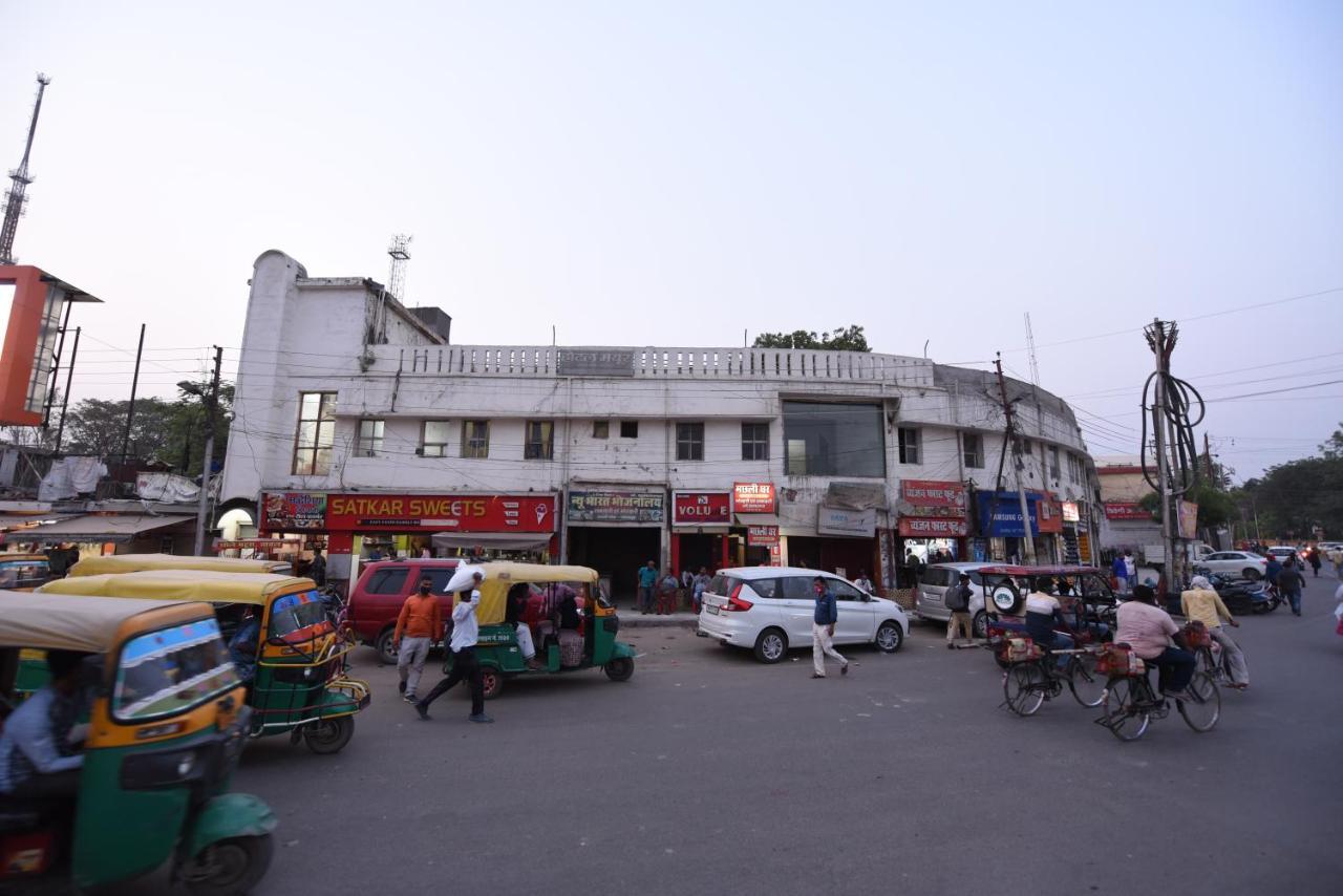 Hotel Mayur Gorakhpur Kültér fotó
