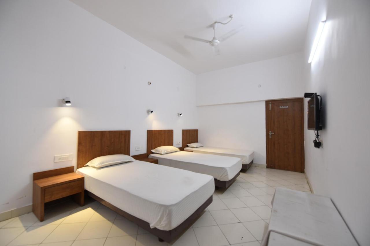 Hotel Mayur Gorakhpur Kültér fotó