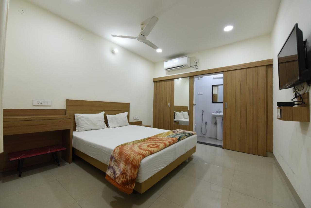 Hotel Mayur Gorakhpur Kültér fotó